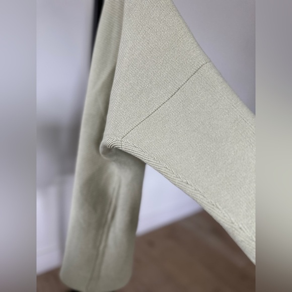 Amazon green pea color sweater, size small. Never worn - Picture 8 of 10